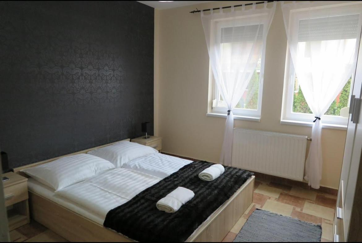 Beach Deluxe Apartman ไฮจ์ดุสโซบอสโล ภายนอก รูปภาพ