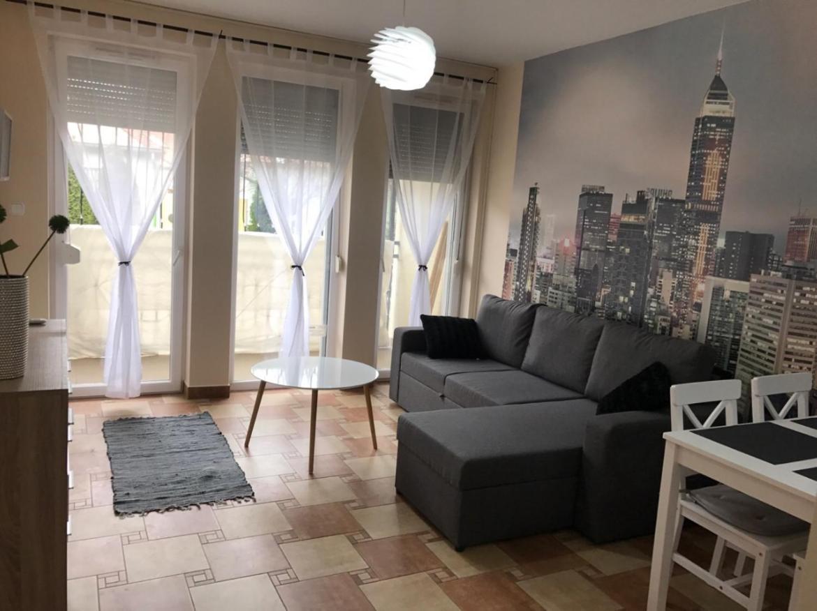 Beach Deluxe Apartman ไฮจ์ดุสโซบอสโล ภายนอก รูปภาพ